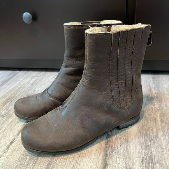 UGG Ramos Brown Ankle Boots, Water Resistant Leather + Shearling, Women's US 6.5 - Picture 1 of 11